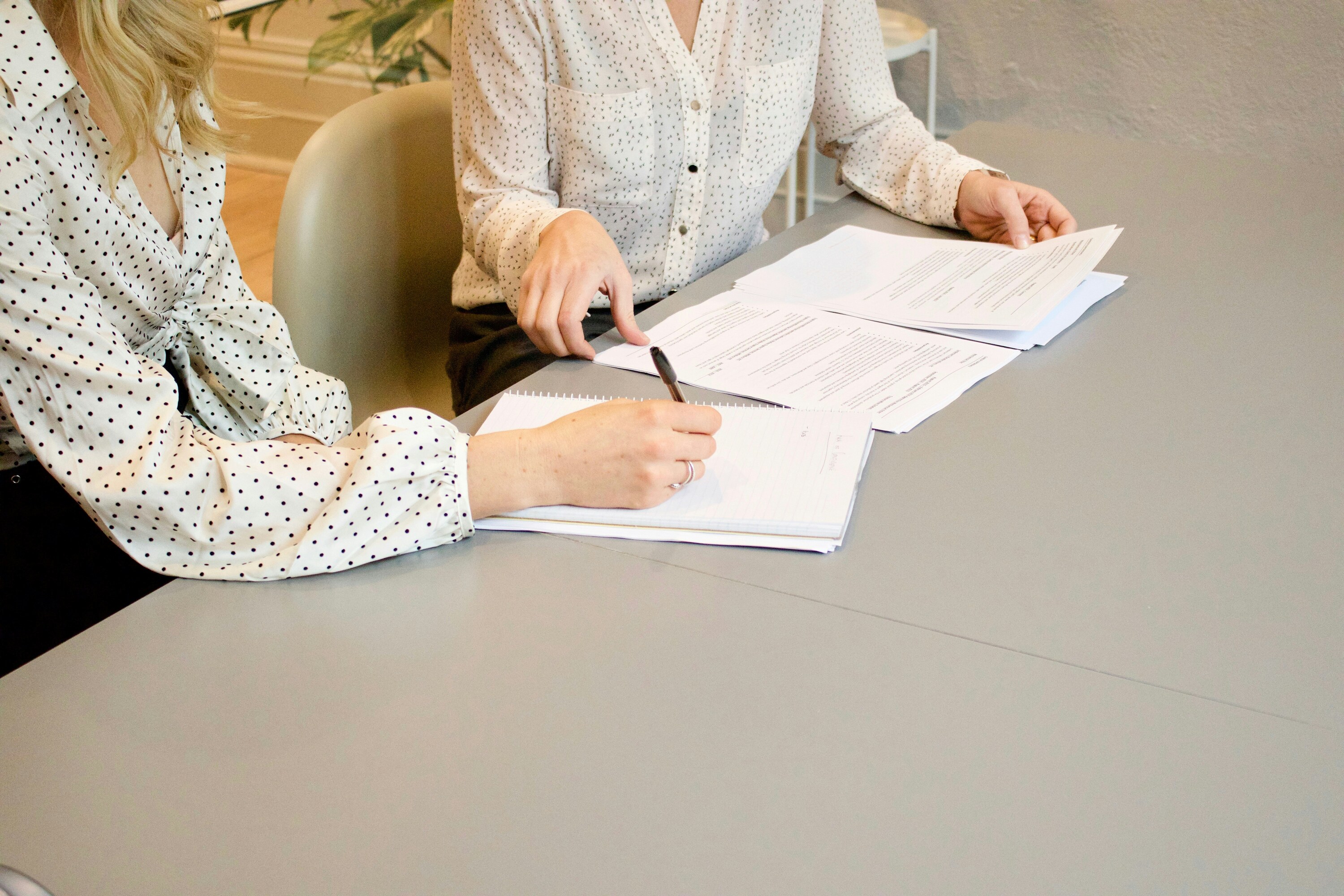 Nous sommes des entrepreneurs, hommes et femmes, engagés dans des projets économiques et sociétaux d'aujourd'hui et de demain.